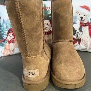 Ugg Classic Chestnut Boots 8. Brand New.